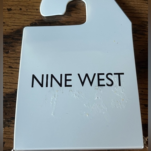 Nine West Paperclip Design Silvertone Necklace - 18” with 3” extender - Picture 4 of 5